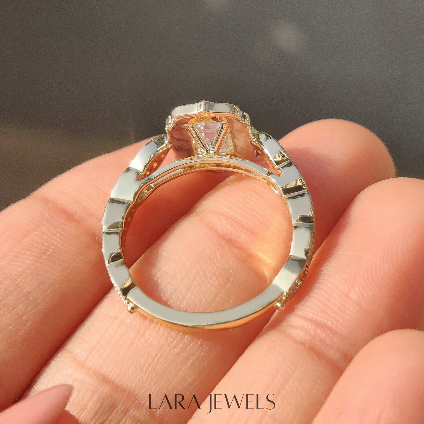 Lab grown round engagement ring in Round Diamond Halo Style, available in Silver. IGI certified, ethically sourced, handcrafted at Lara Jewels.