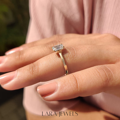 Lab grown emerald engagement ring in Basket Design, available in Silver. IGI certified, ethically sourced, handcrafted at Lara Jewels.