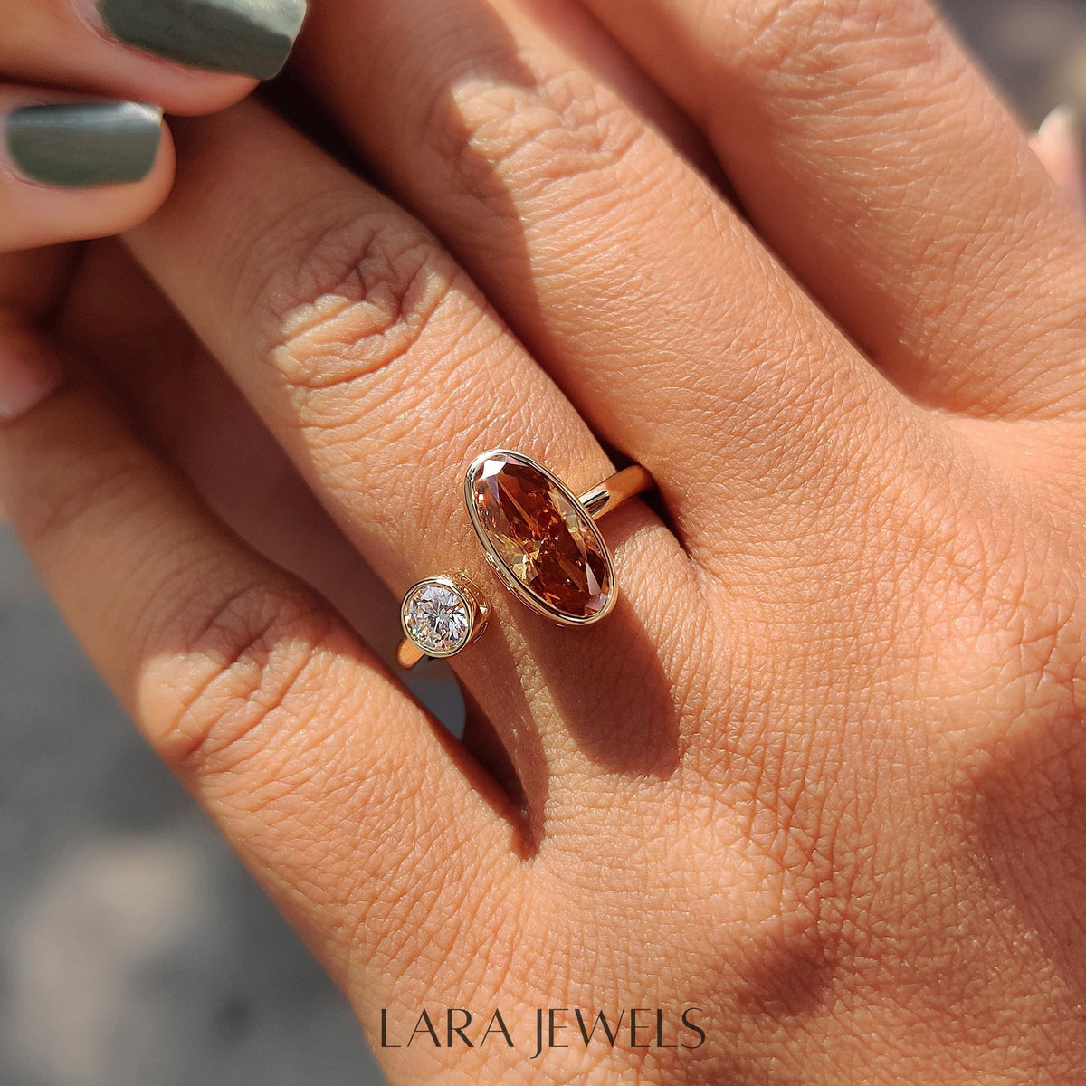Lab grown round engagement ring in Lara Jewels setting, available in Silver. IGI certified, ethically sourced, handcrafted at Lara Jewels.