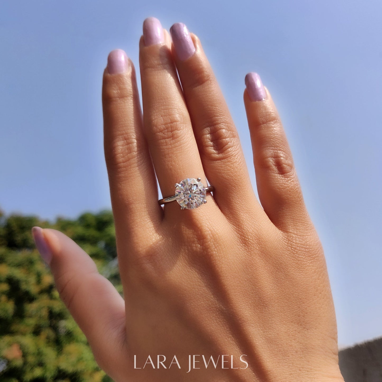 Lab grown round engagement ring in Lara Jewels setting, available in Silver. IGI certified, ethically sourced, handcrafted at Lara Jewels.