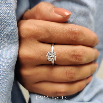 Lab grown round engagement ring in Lara Jewels setting, available in Silver. IGI certified, ethically sourced, handcrafted at Lara Jewels.