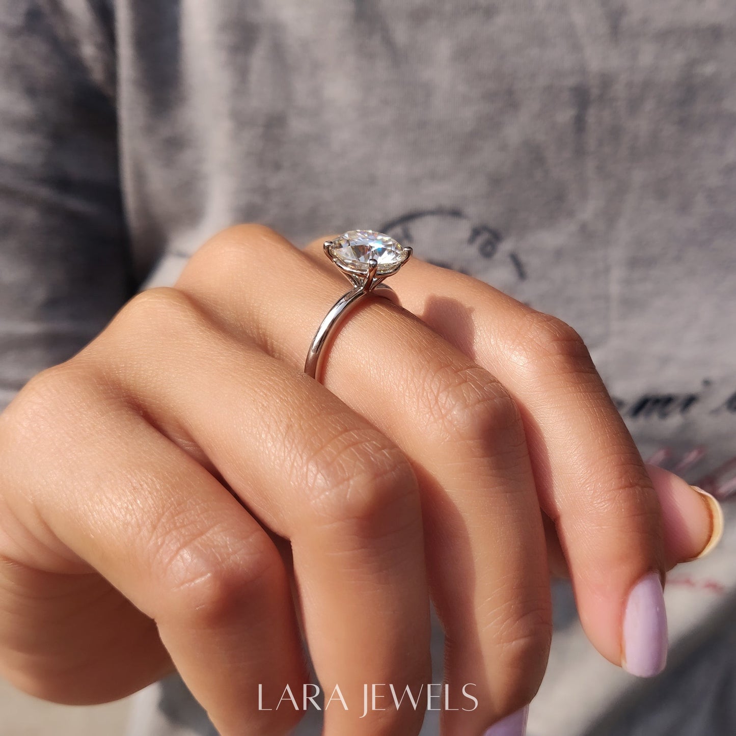 Lab grown round engagement ring in Lara Jewels setting, available in Silver. IGI certified, ethically sourced, handcrafted at Lara Jewels.