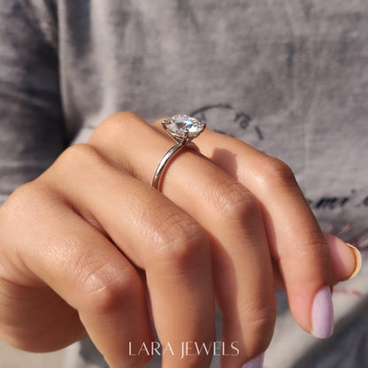 Lab grown round engagement ring in Lara Jewels setting, available in Silver. IGI certified, ethically sourced, handcrafted at Lara Jewels.