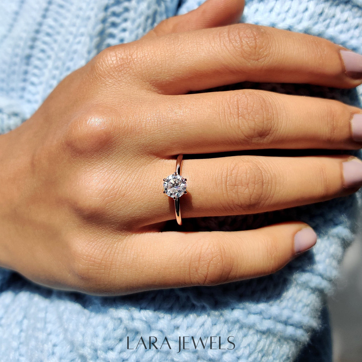 Lab grown round engagement ring in Lara Jewels setting, available in Silver. IGI certified, ethically sourced, handcrafted at Lara Jewels.