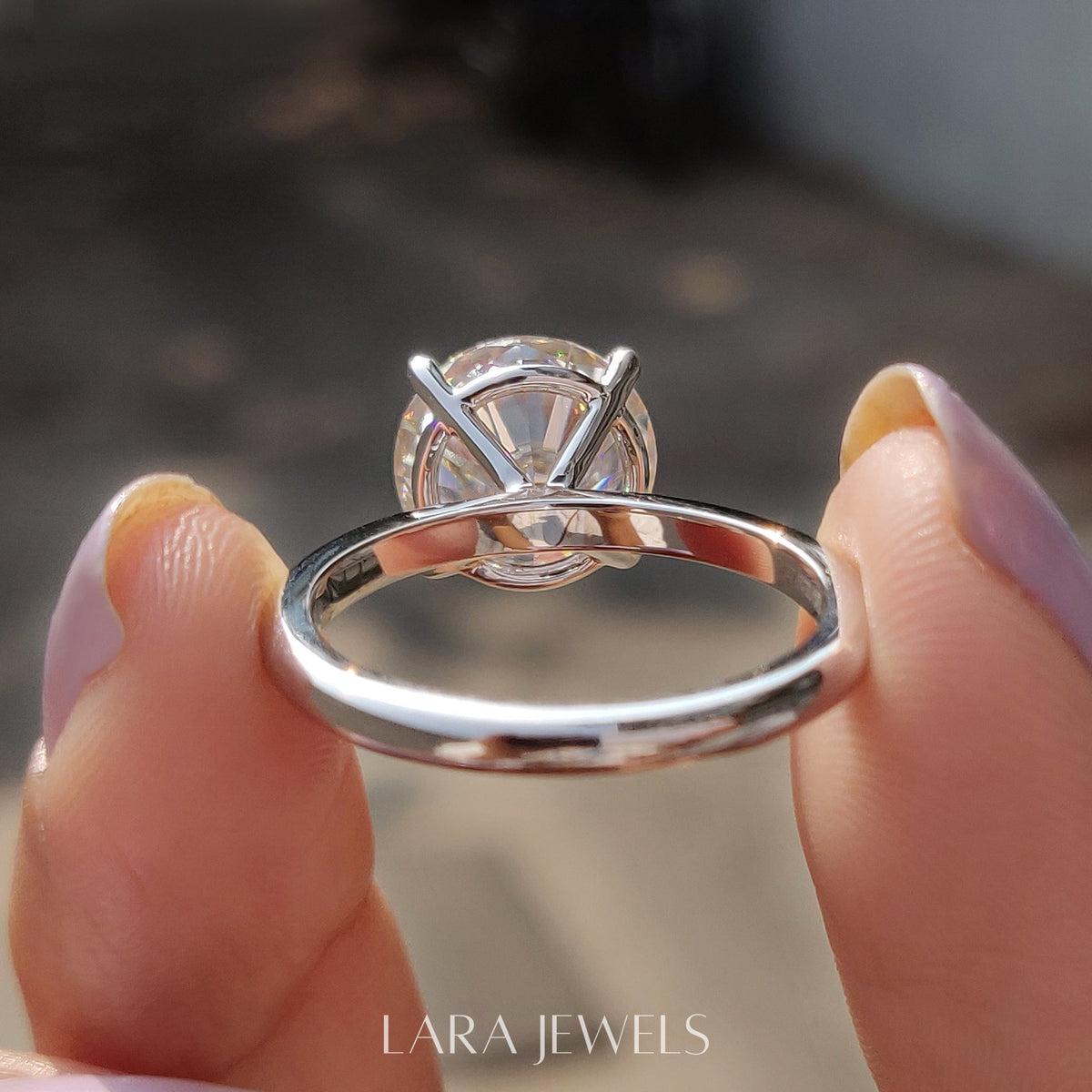 Lab grown round engagement ring in Lara Jewels setting, available in Silver. IGI certified, ethically sourced, handcrafted at Lara Jewels.