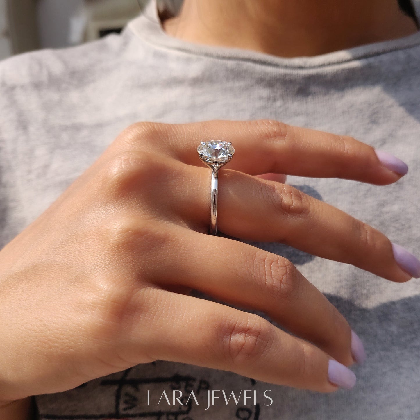 Lab grown round engagement ring in Lara Jewels setting, available in Silver. IGI certified, ethically sourced, handcrafted at Lara Jewels.