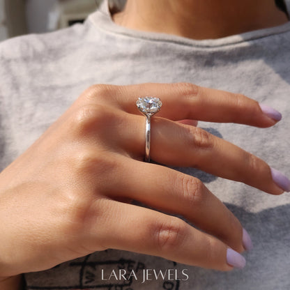 Lab grown round engagement ring in Lara Jewels setting, available in Silver. IGI certified, ethically sourced, handcrafted at Lara Jewels.