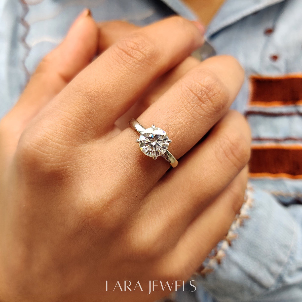 Lab grown round engagement ring in Lara Jewels setting, available in Silver. IGI certified, ethically sourced, handcrafted at Lara Jewels.