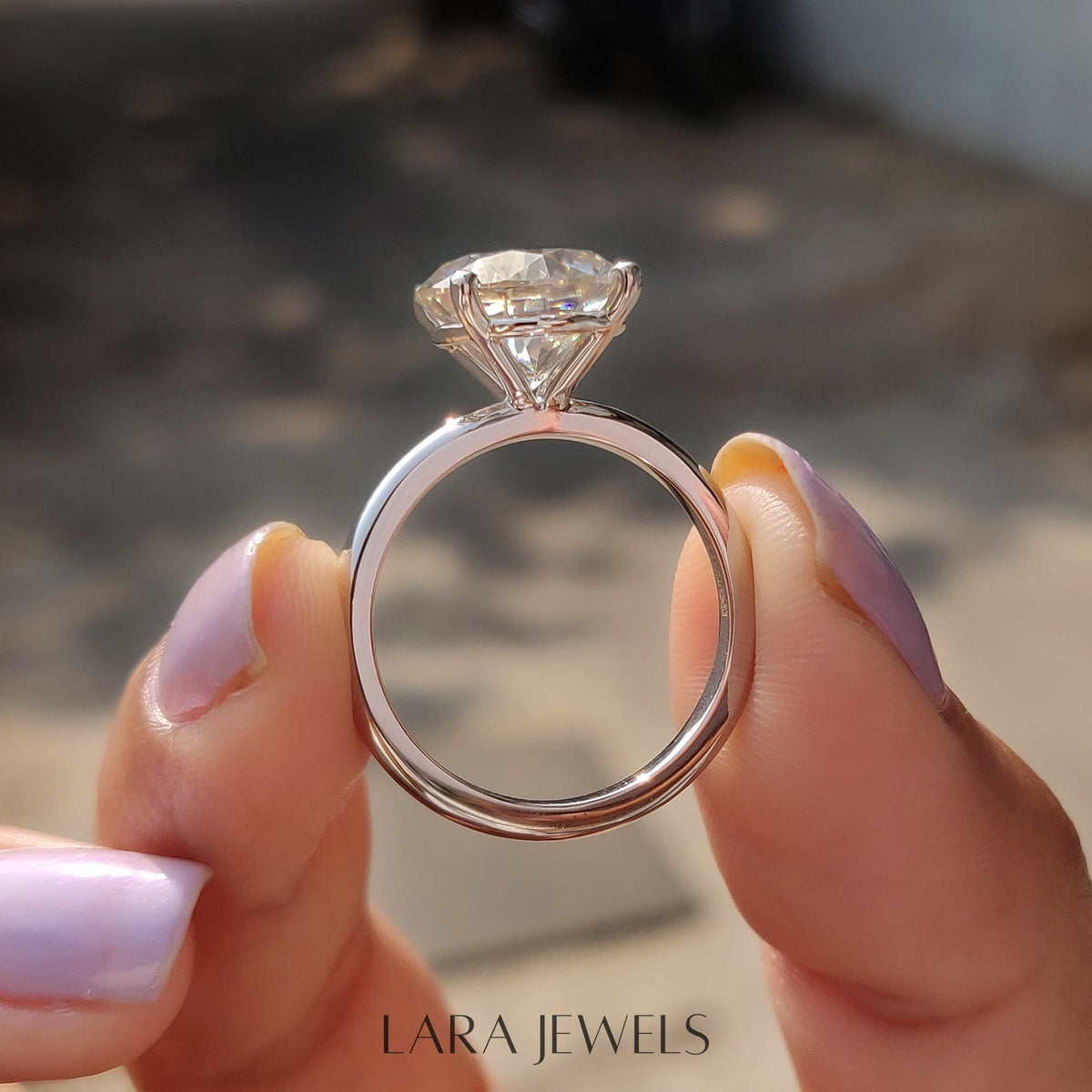Lab grown round engagement ring in Lara Jewels setting, available in Silver. IGI certified, ethically sourced, handcrafted at Lara Jewels.