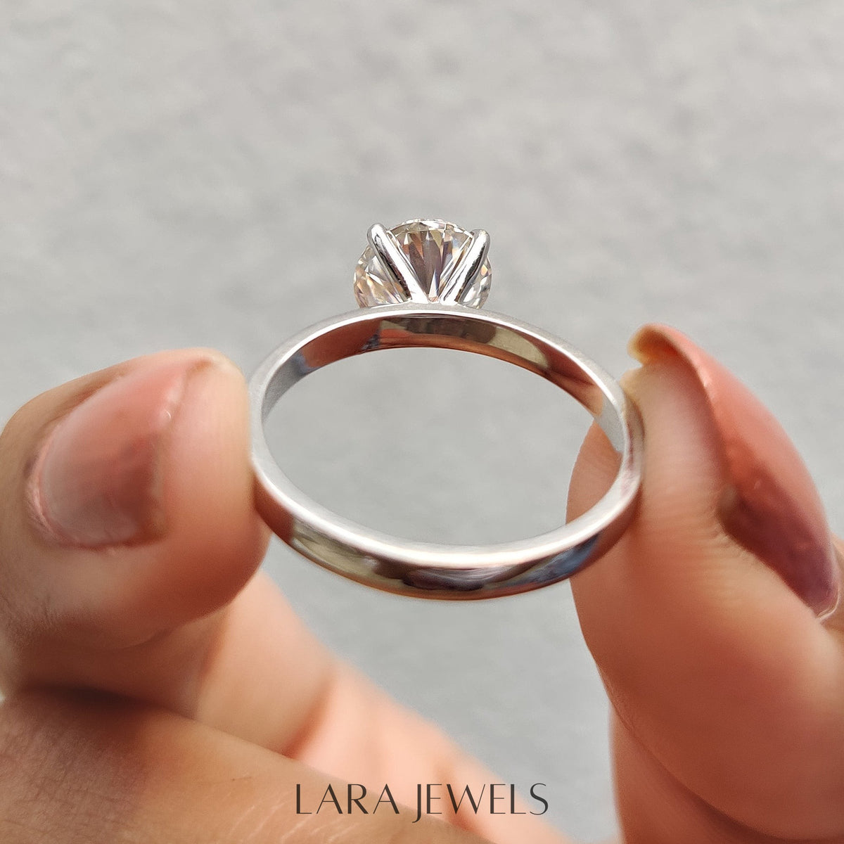 Lab grown round engagement ring in Lara Jewels setting, available in Silver. IGI certified, ethically sourced, handcrafted at Lara Jewels.
