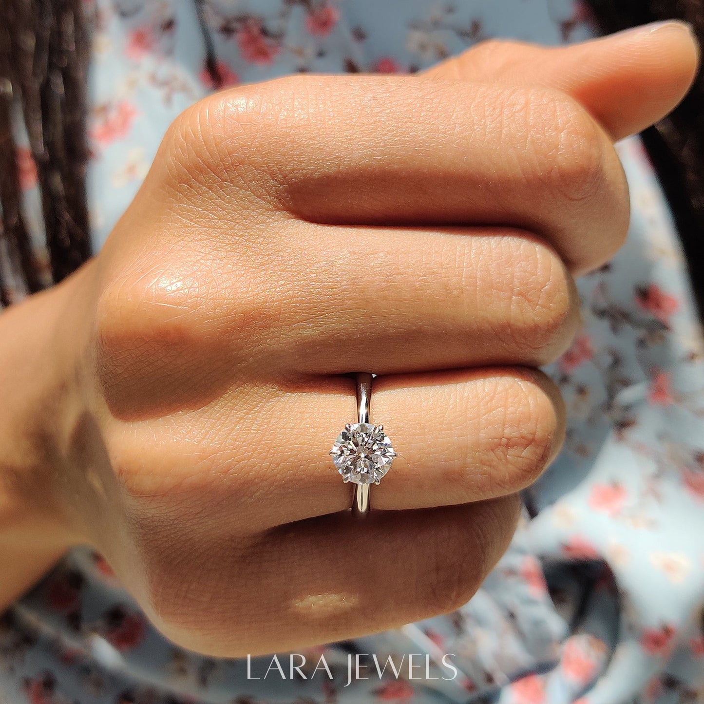 Lab grown round engagement ring in Lara Jewels setting, available in Silver. IGI certified, ethically sourced, handcrafted at Lara Jewels.