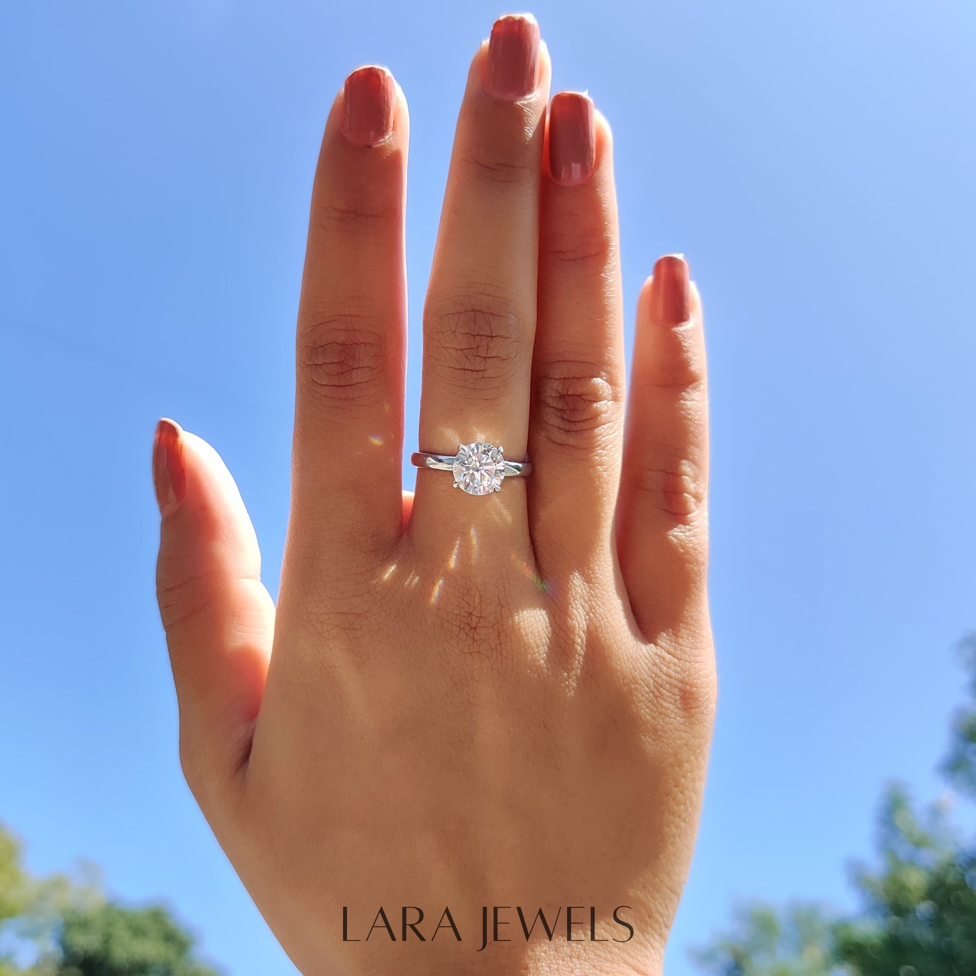 Lab grown round engagement ring in Lara Jewels setting, available in Silver. IGI certified, ethically sourced, handcrafted at Lara Jewels.
