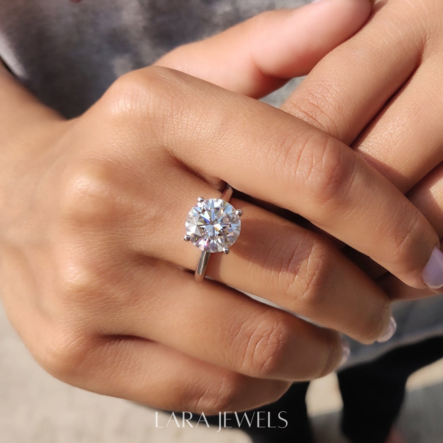 Lab grown round engagement ring in Lara Jewels setting, available in Silver. IGI certified, ethically sourced, handcrafted at Lara Jewels.
