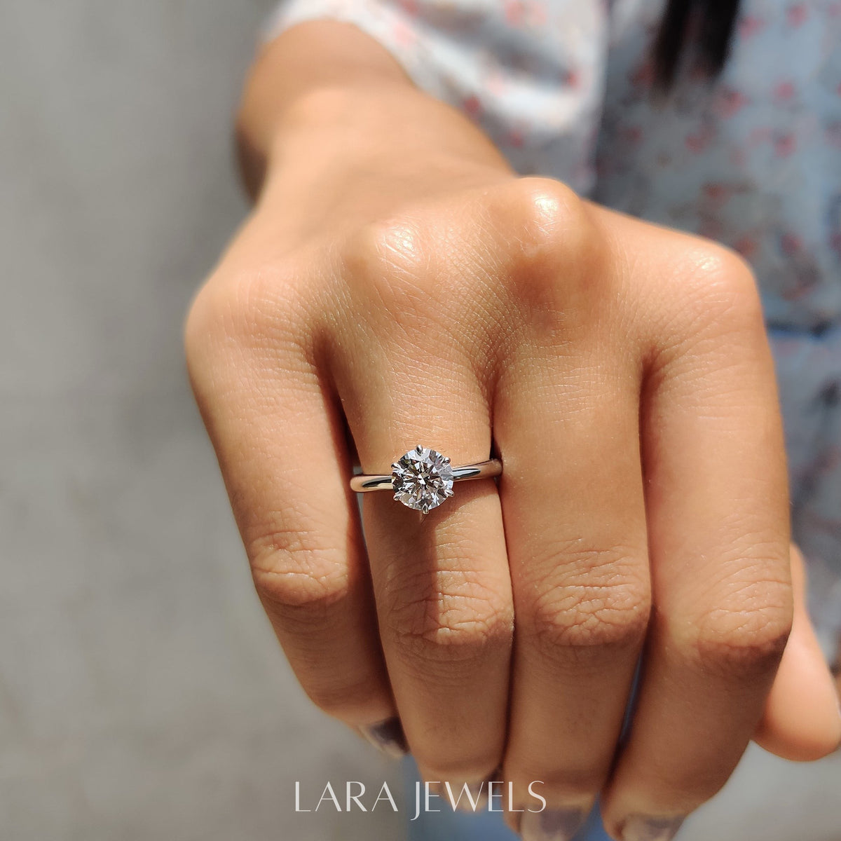 Lab grown round engagement ring in Lara Jewels setting, available in Silver. IGI certified, ethically sourced, handcrafted at Lara Jewels.