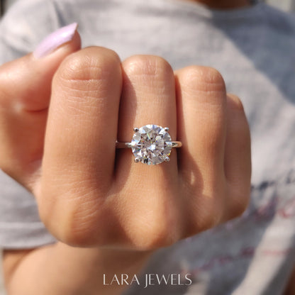 Lab grown round engagement ring in Lara Jewels setting, available in Silver. IGI certified, ethically sourced, handcrafted at Lara Jewels.