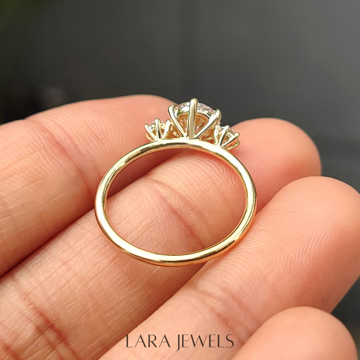 Lab grown round engagement ring in Lara Jewels setting, available in Silver. IGI certified, ethically sourced, handcrafted at Lara Jewels.