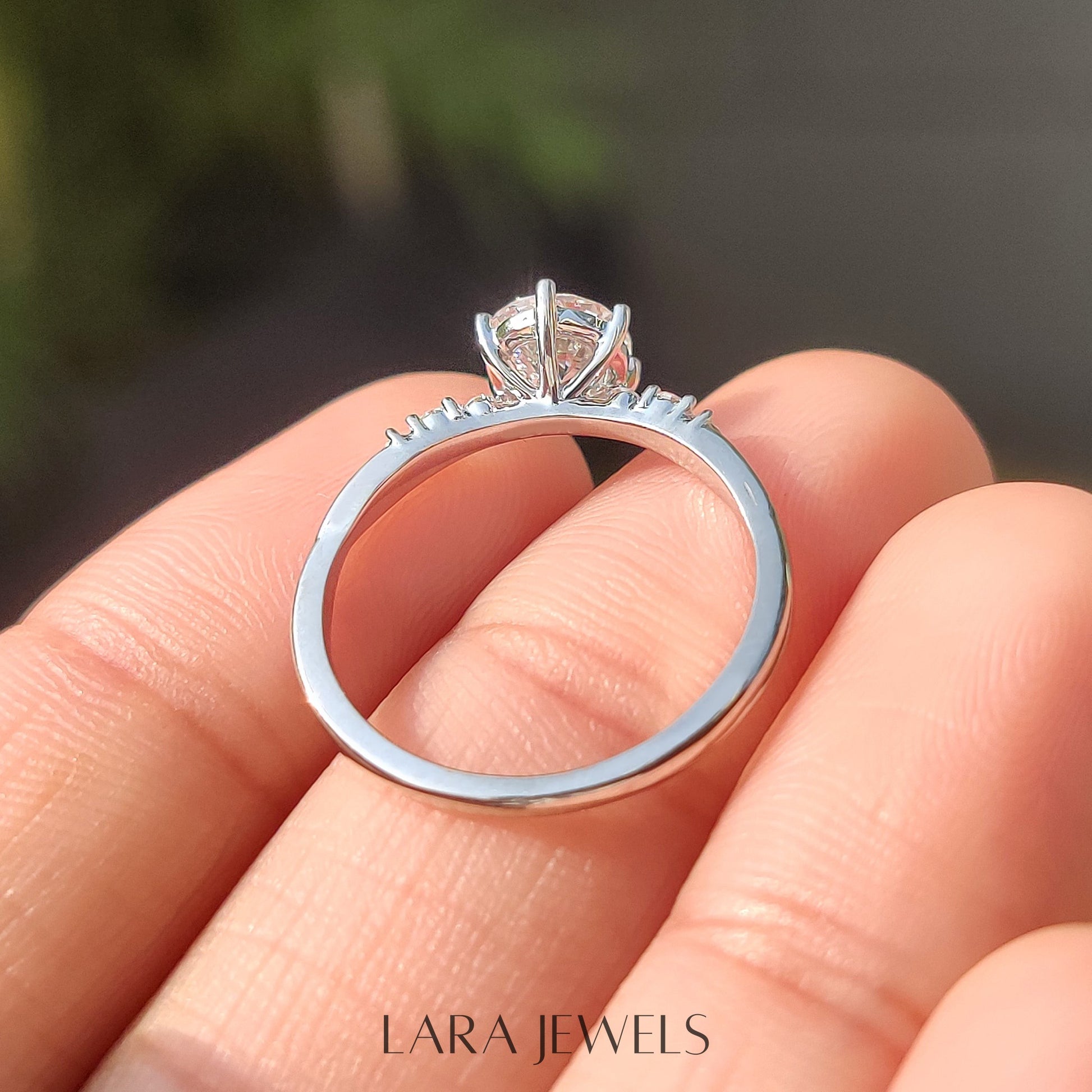 Lab grown round engagement ring in Lara Jewels setting, available in Silver. IGI certified, ethically sourced, handcrafted at Lara Jewels.