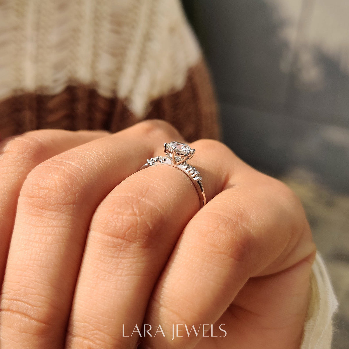 Lab grown round engagement ring in Lara Jewels setting, available in Silver. IGI certified, ethically sourced, handcrafted at Lara Jewels.