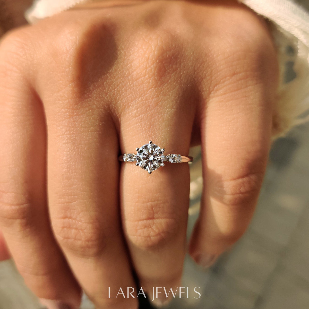 Lab grown round engagement ring in Lara Jewels setting, available in Silver. IGI certified, ethically sourced, handcrafted at Lara Jewels.