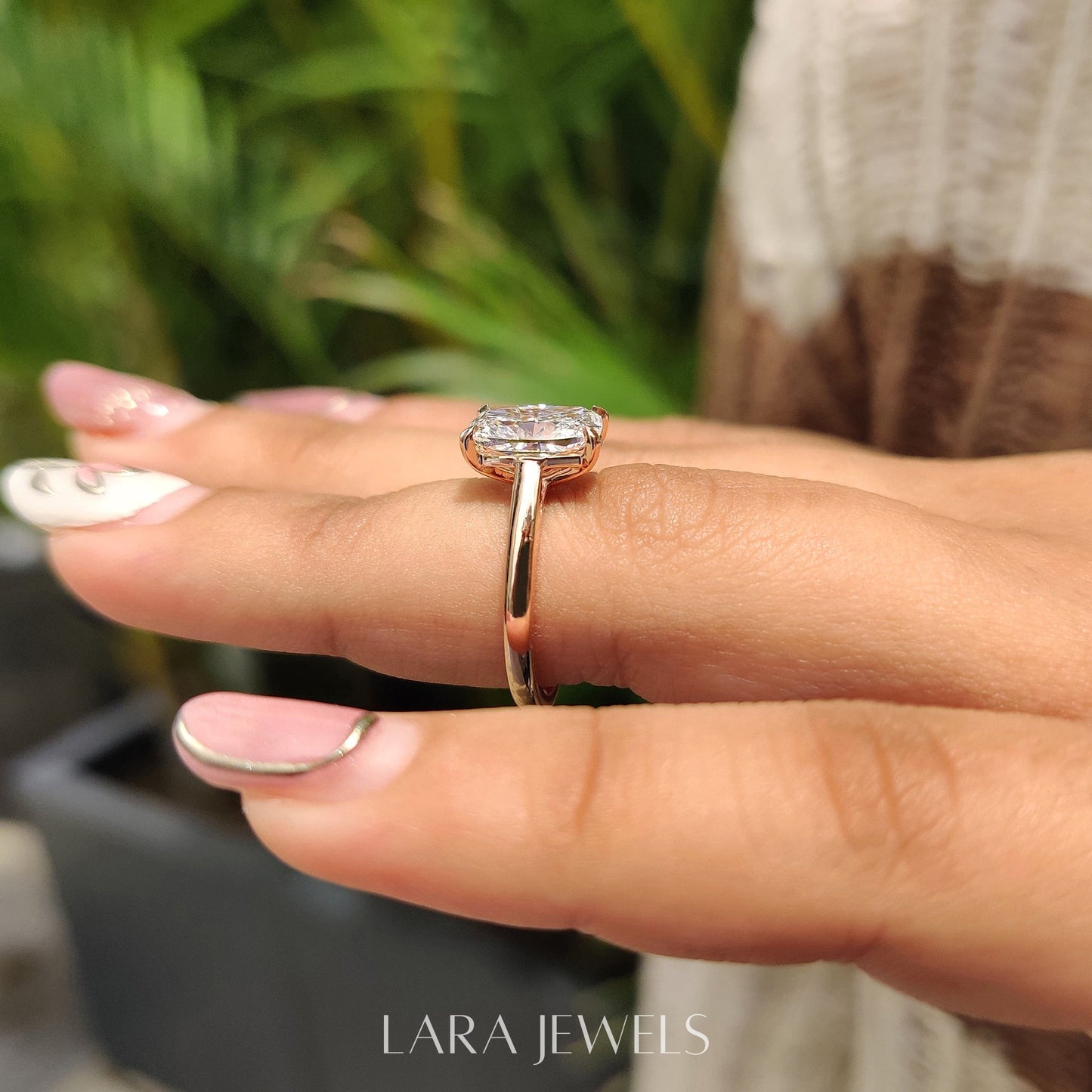 Lab grown cushion engagement ring in Lara Jewels setting, available in Silver. IGI certified, ethically sourced, handcrafted at Lara Jewels.
