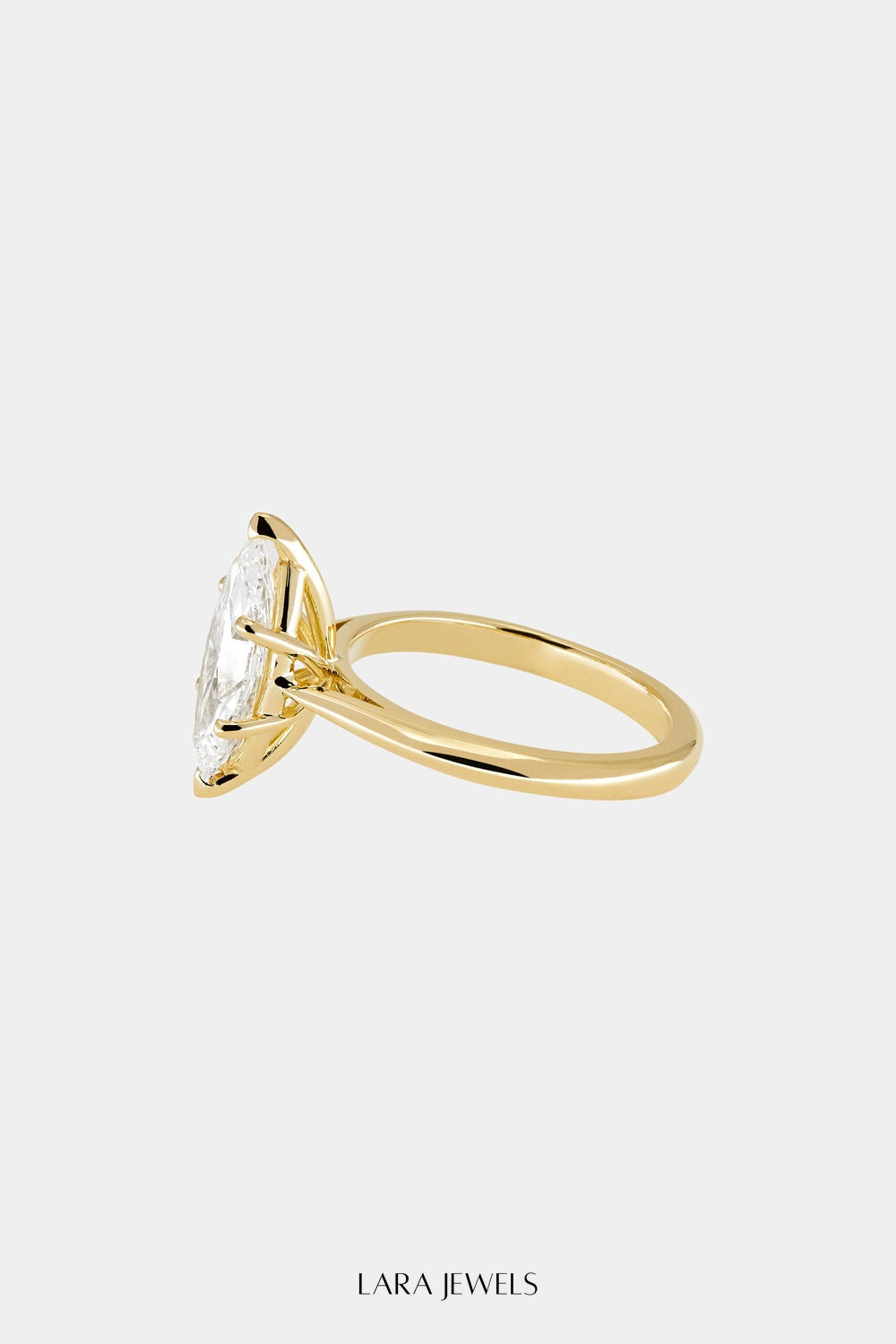 Marquise Diamond Ring 18K Gold - Lifestyle