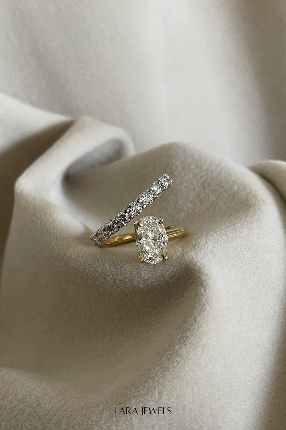 Natasha Oval Diamond Wrap Ring 18K Gold - Detail view