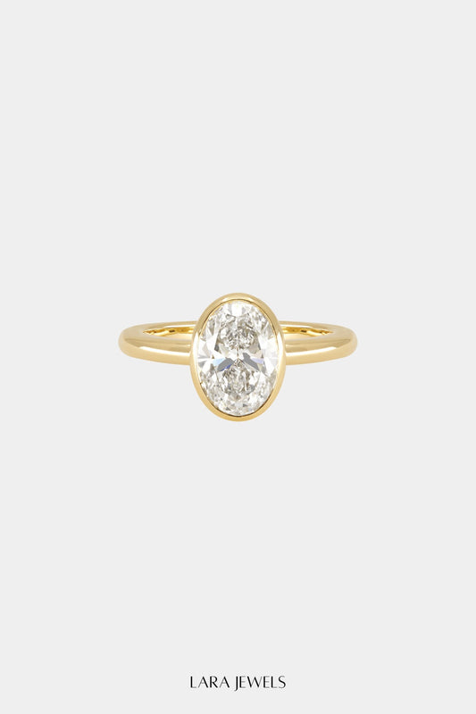 Oval Diamond Bezel Ring 18K Gold - Front view