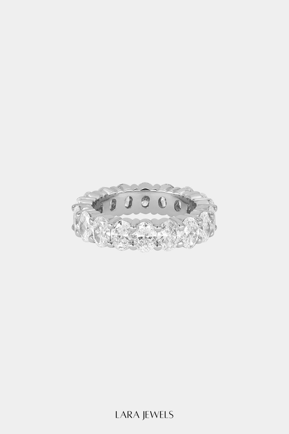 Oval Diamond Eternity Ring 18K Gold - Detail