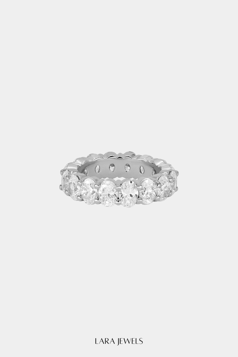 Oval Diamond Eternity Ring 18K Gold - Detail