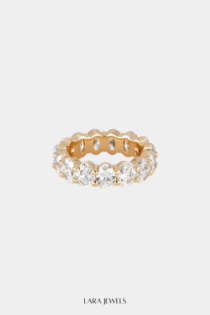 Oval Diamond Eternity Ring 18K Gold - Detail