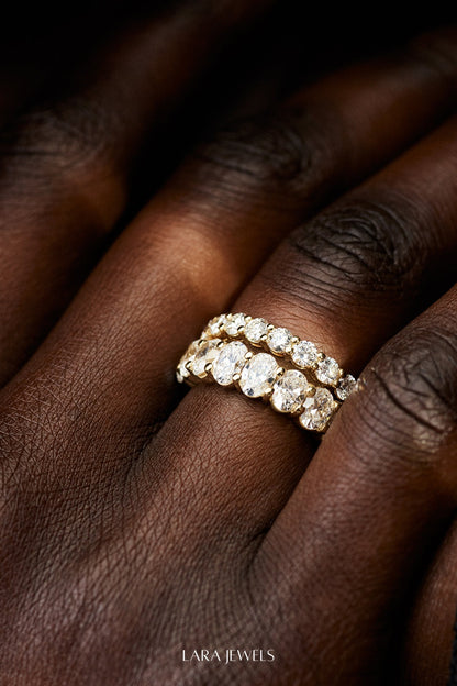 Oval Diamond Eternity Ring 18K Gold - Side view