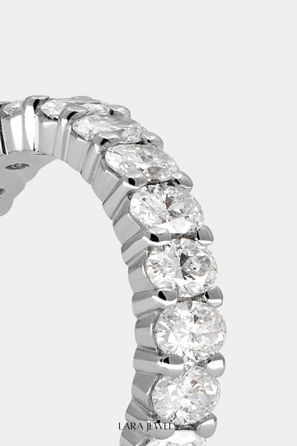 Oval Diamond Eternity Ring 18K Gold - Detail