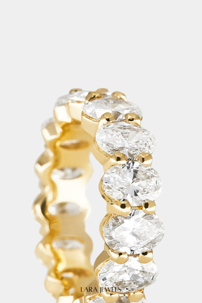 Oval Diamond Eternity Ring 18K Gold - Detail