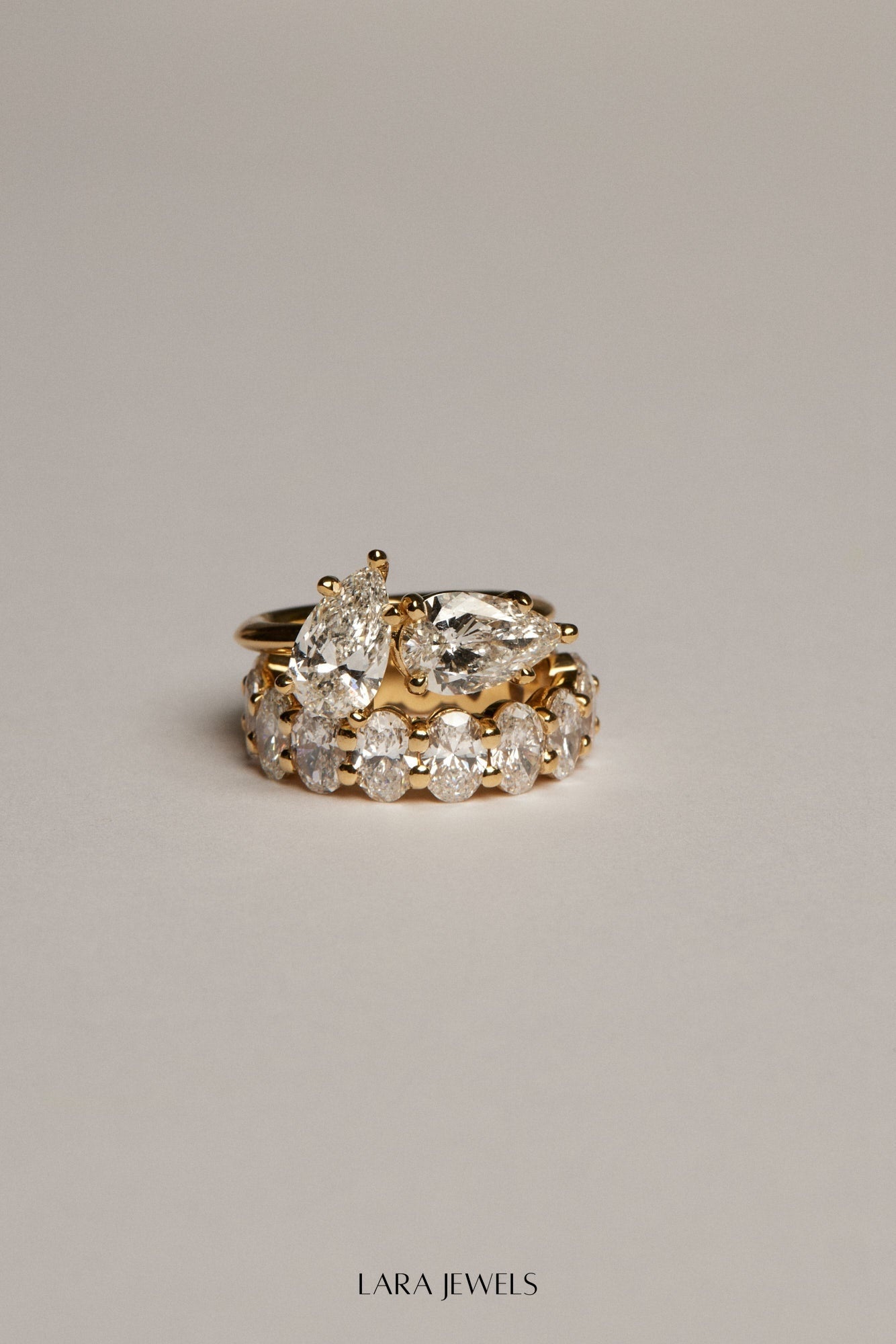 Oval Diamond Eternity Ring 18K Gold - Back view