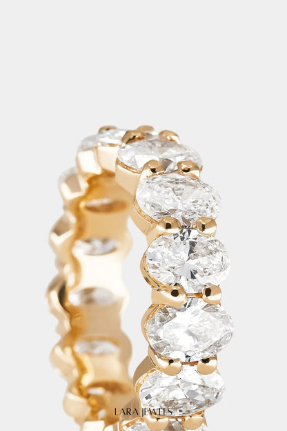 Oval Diamond Eternity Ring 18K Gold - Detail
