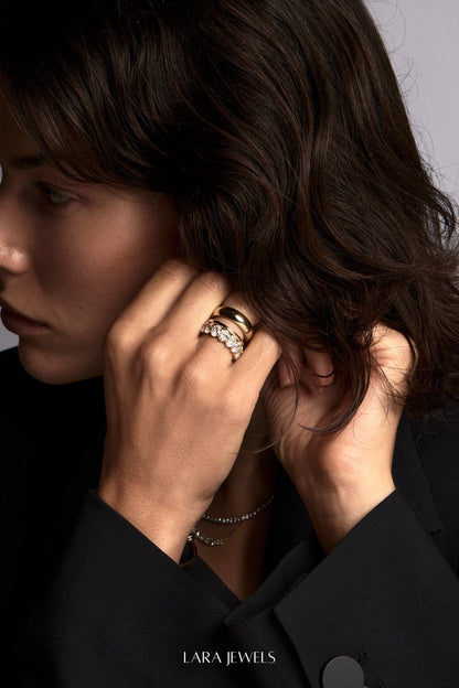 Oval Diamond Eternity Ring 18K Gold - Detail view