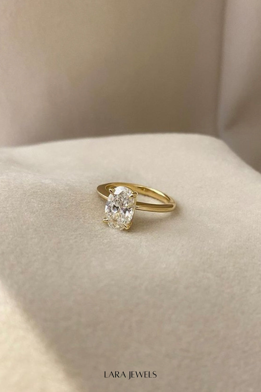 Oval Diamond Ring 18K Gold - Back view