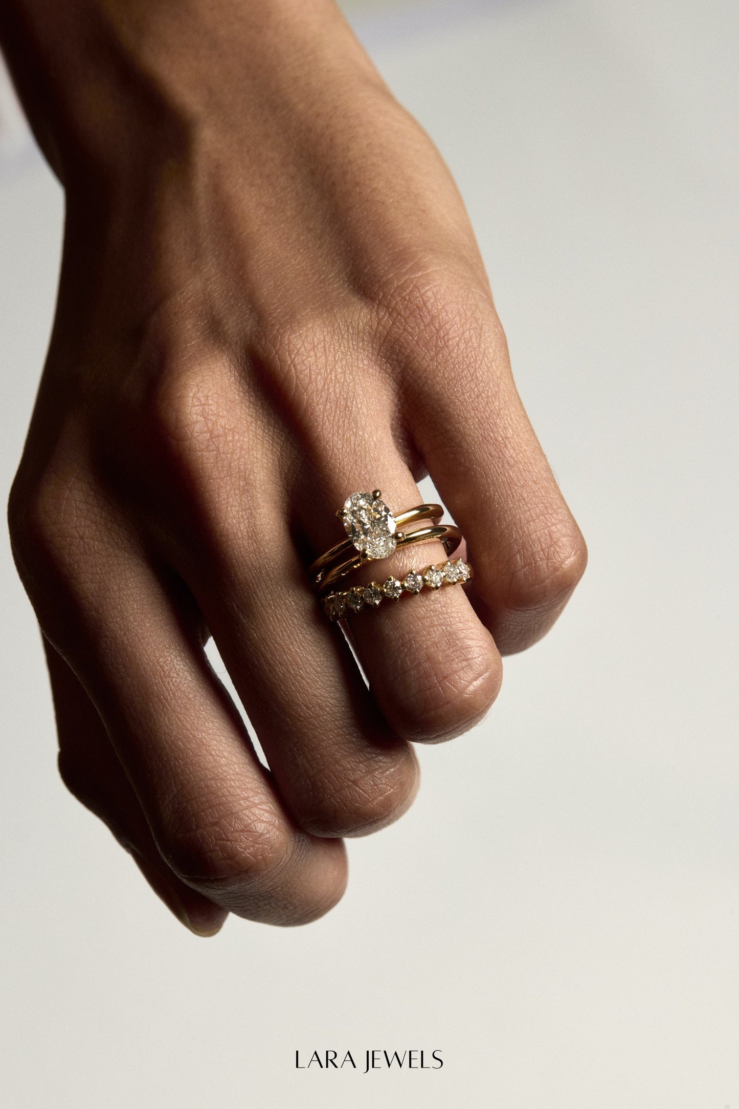 Oval Diamond Ring 18K Gold - Detail view