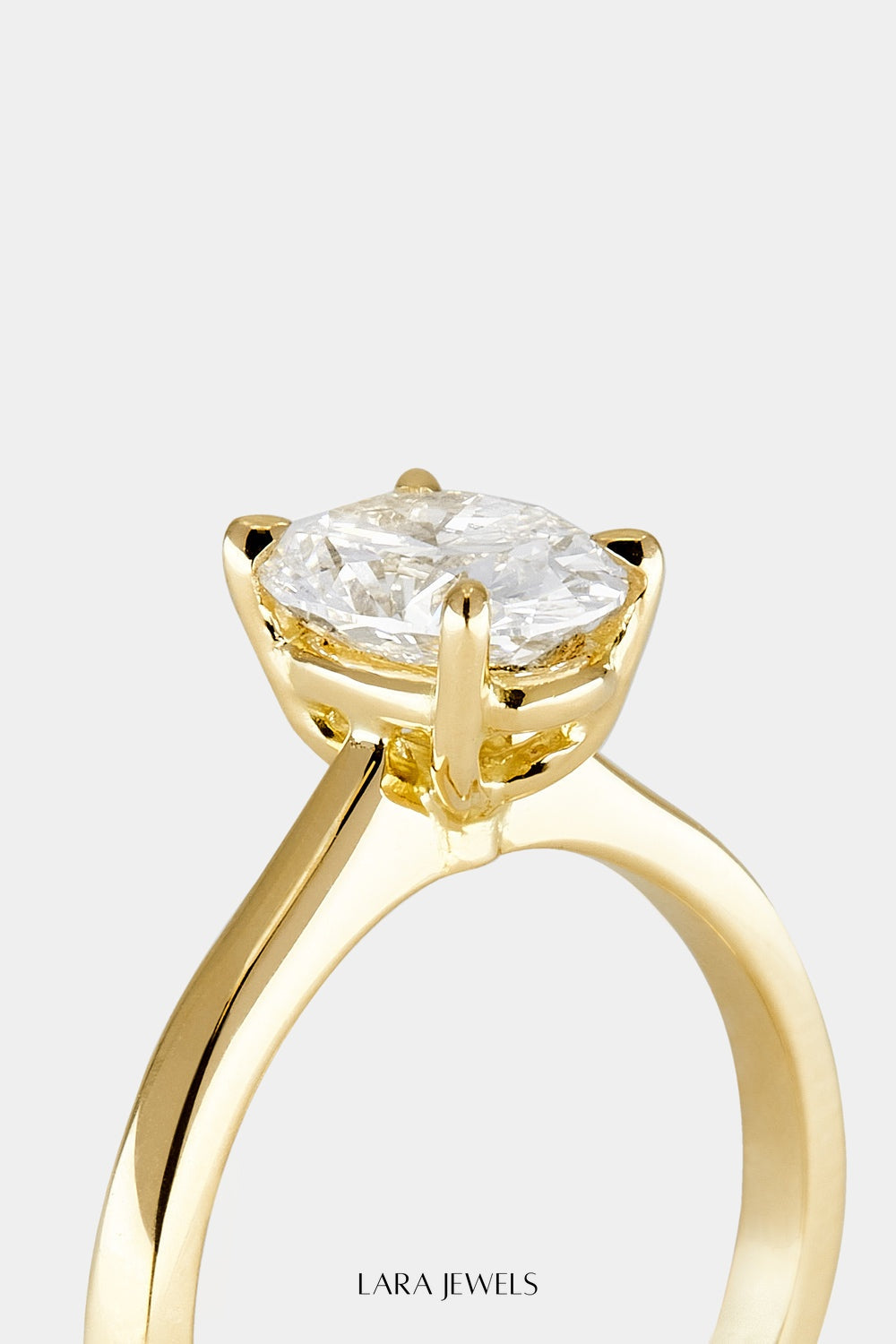 Oval Diamond Ring 18K Gold - Detail