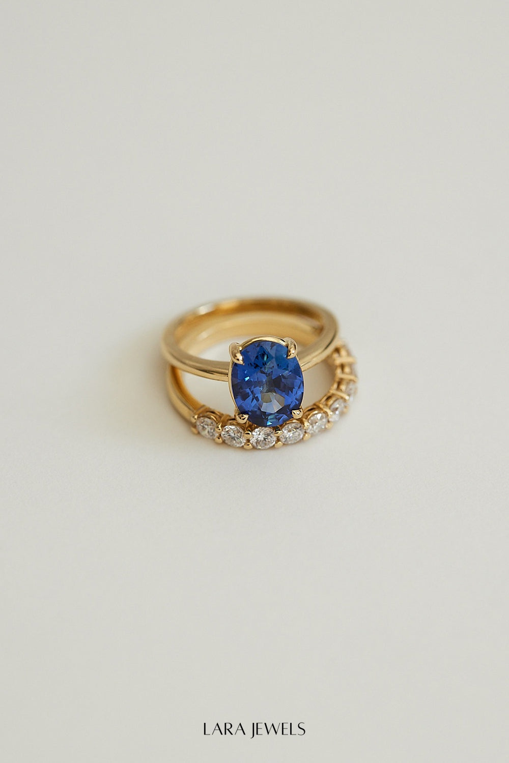 Oval Sapphire Ring 18K Gold - Back view