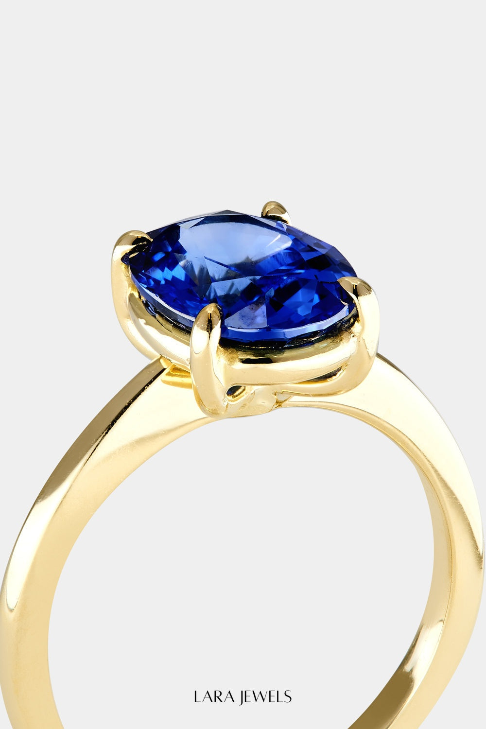 Oval Sapphire Ring 18K Gold - On model