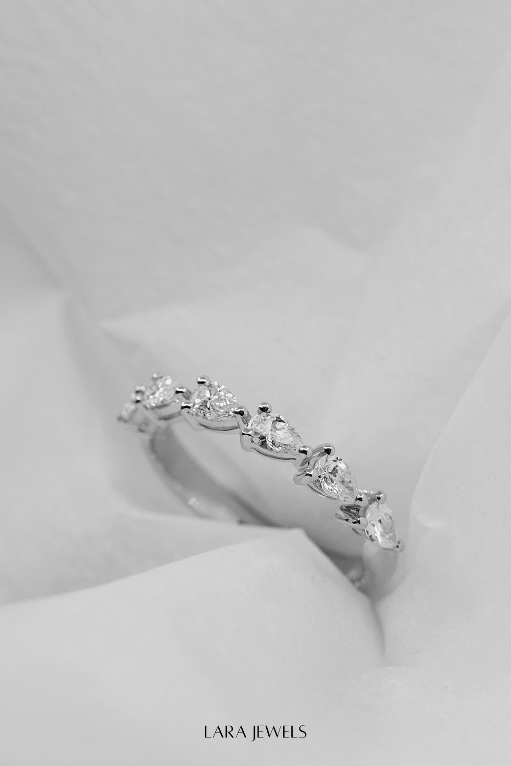 Pear Diamond Ring 18K White Gold - Detail view