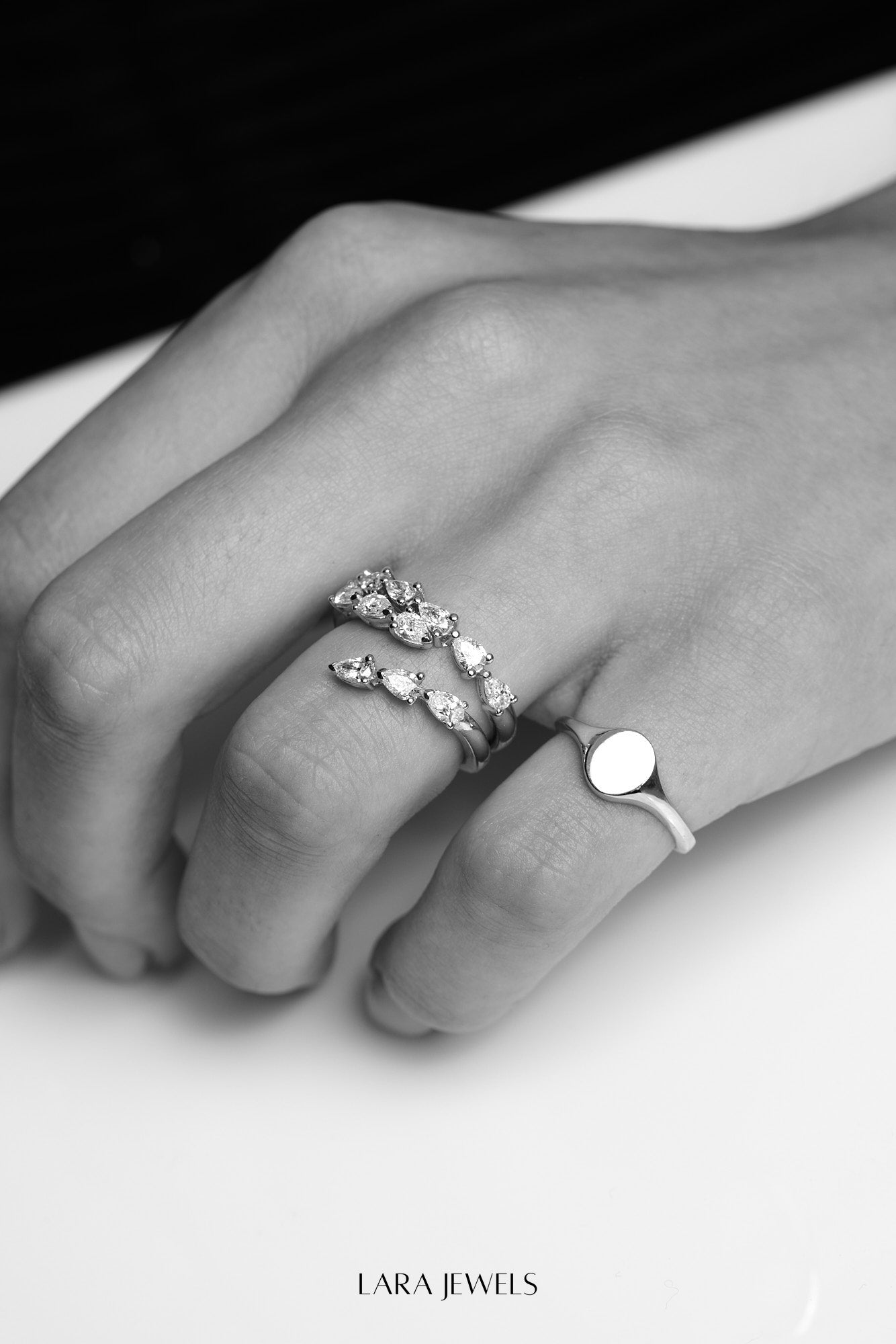 Pear Diamond Ring 18K White Gold - Detail
