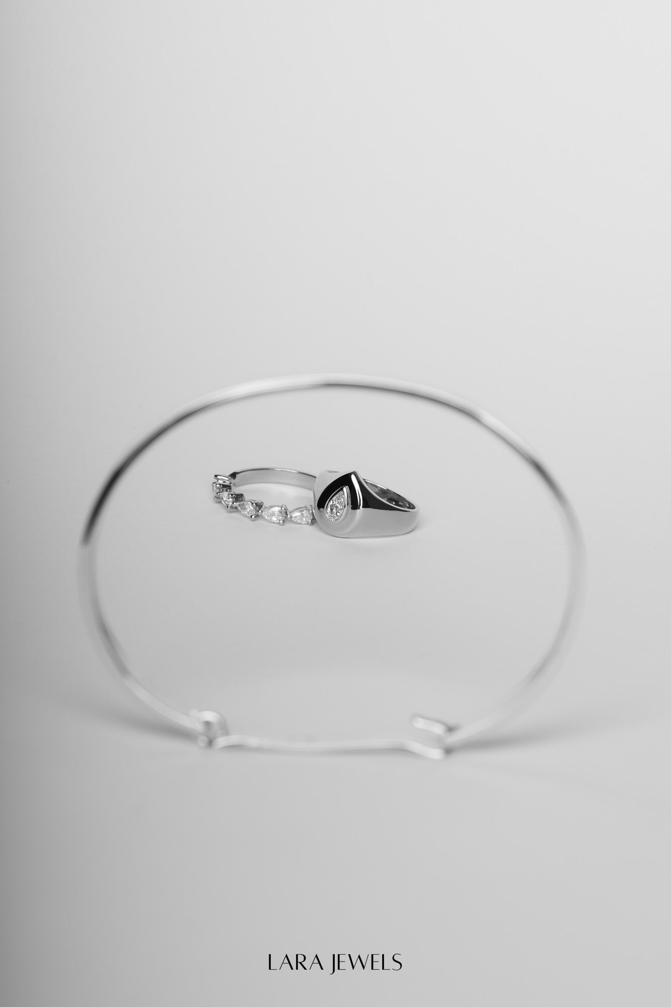 Pear Diamond Ring 18K White Gold - Detail