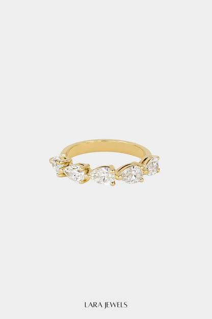 Pear Diamond Ring 18K Yellow Gold - Detail