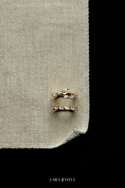 Pear Diamond Ring 18K Yellow Gold - Detail view