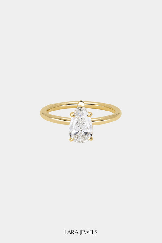 Pear Diamond Ring 18K Gold - Front view