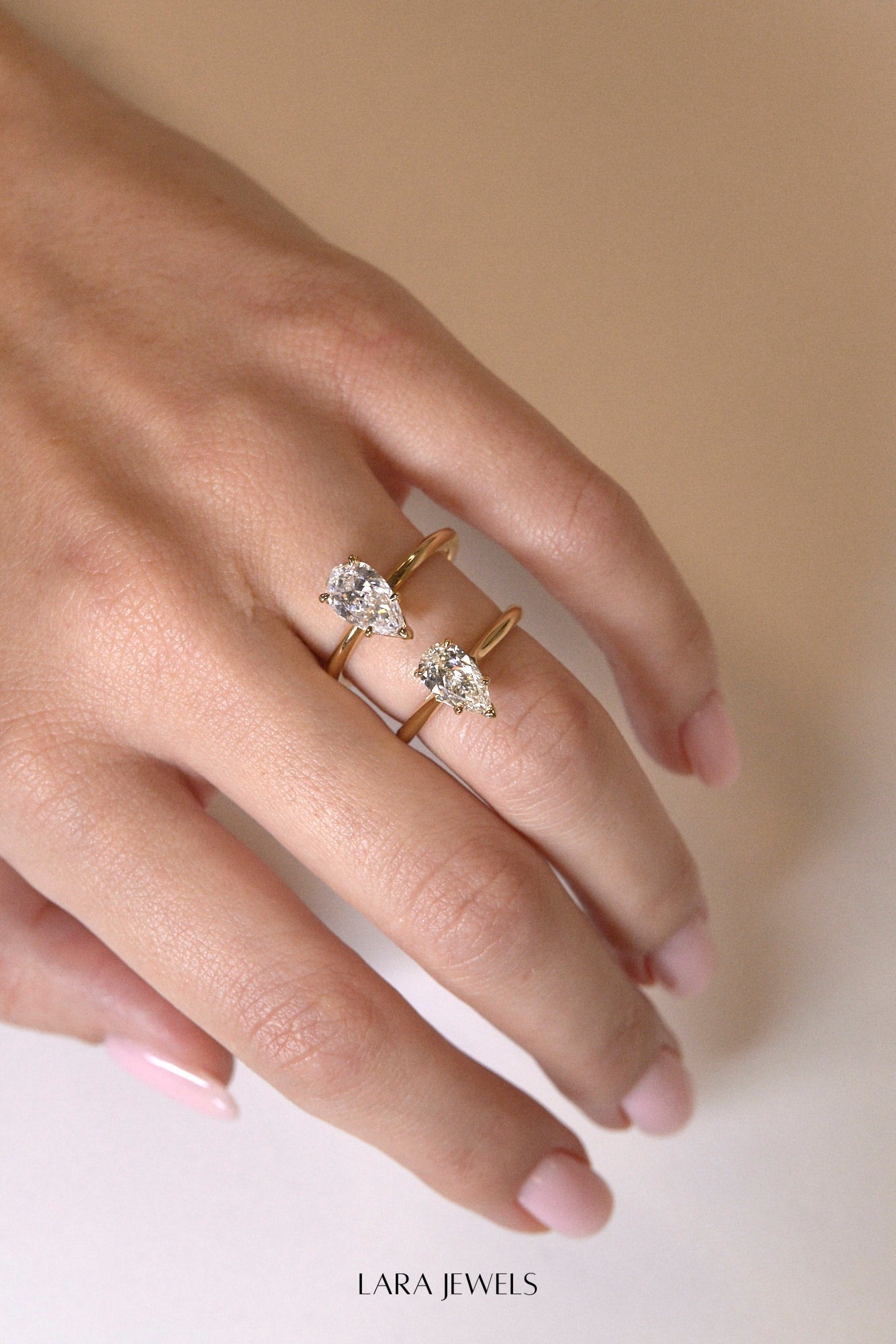 Pear Diamond Ring 18K Gold - Side view