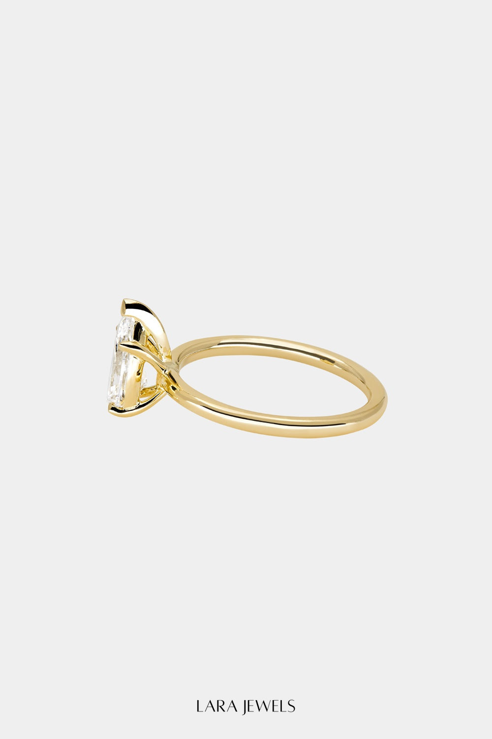 Pear Diamond Ring 18K Gold - Detail