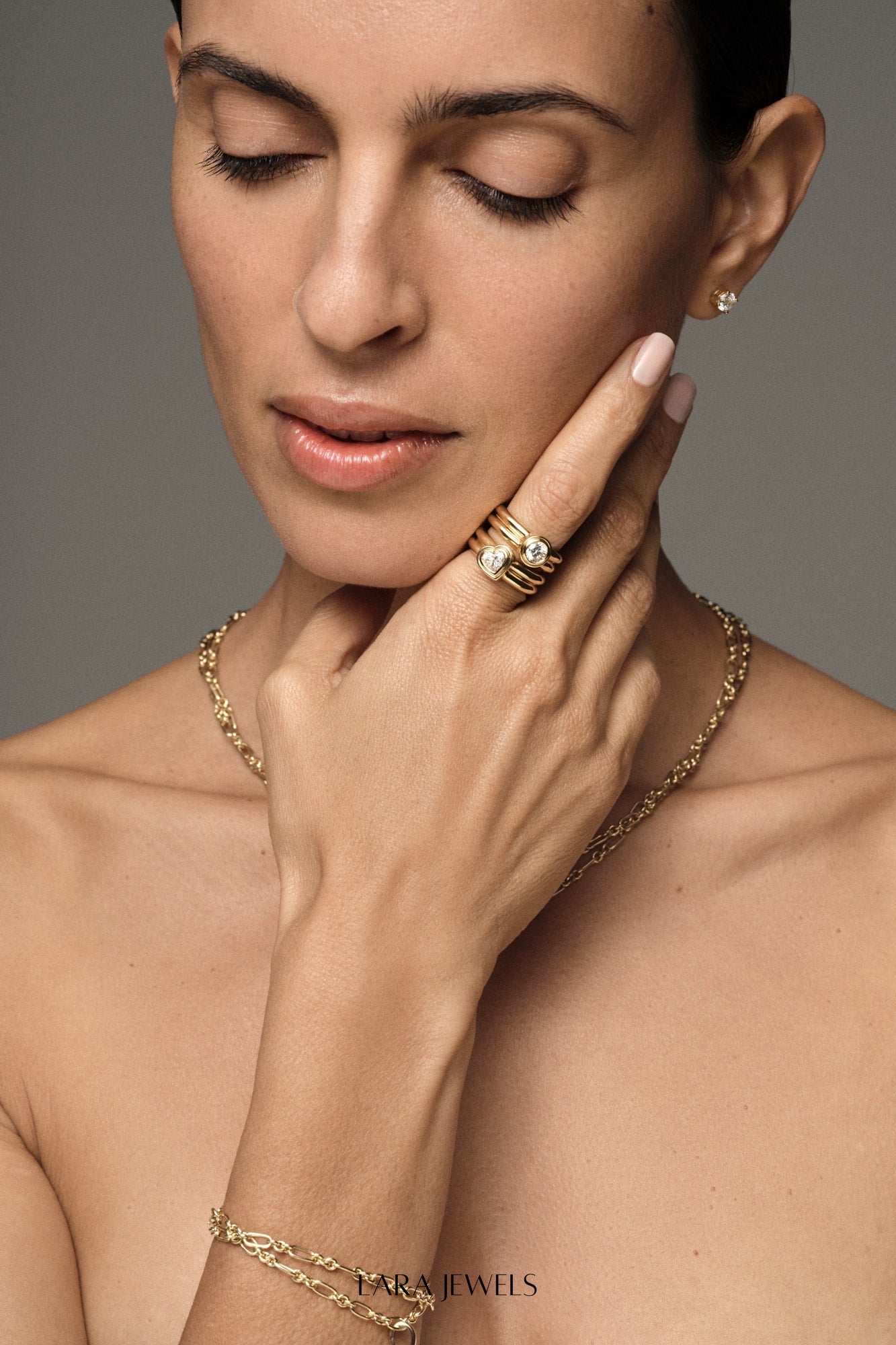 Roma Round Diamond Ring 18K Yellow Gold - Side view